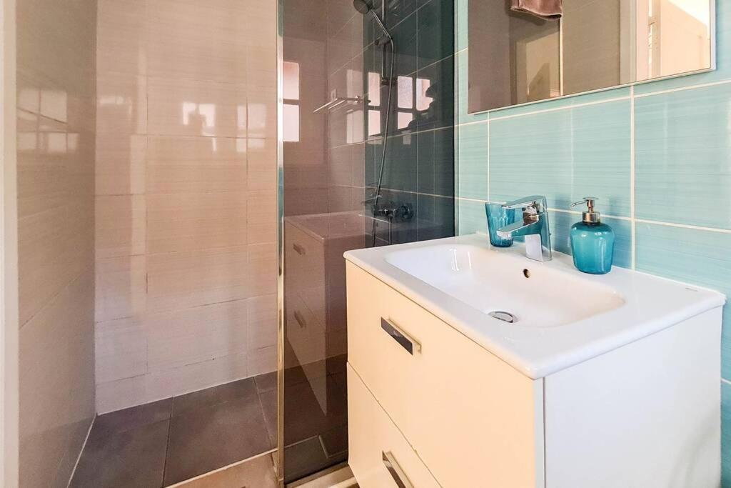 Stunning Sea View Villa With 6 Bedrooms & Heated Pool - Villa Renaissance Playa Blanca  Chambre photo