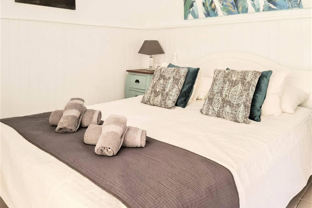 Stunning Sea View Villa With 6 Bedrooms & Heated Pool - Villa Renaissance Playa Blanca  Chambre photo